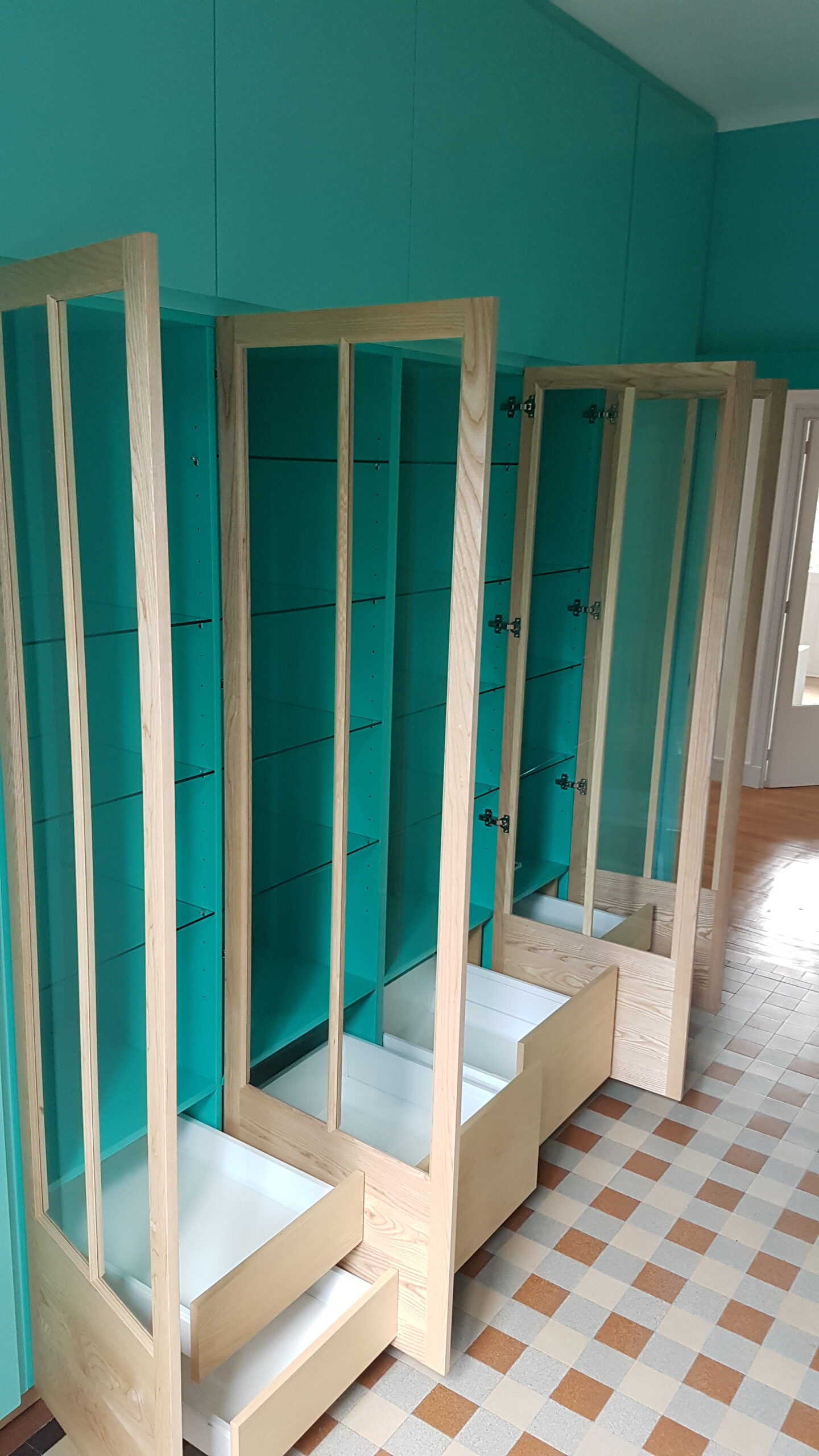 Bibliothèque vitrine bois clair rangements modulables Toulouse