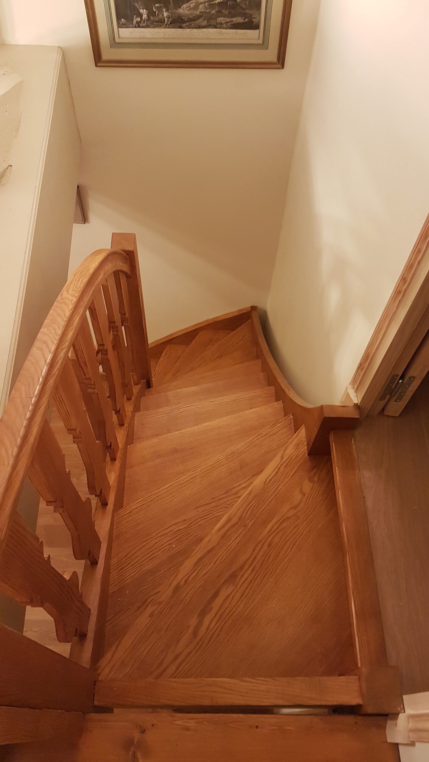 Escalier intérieur bois rampe sculptée Toulouse