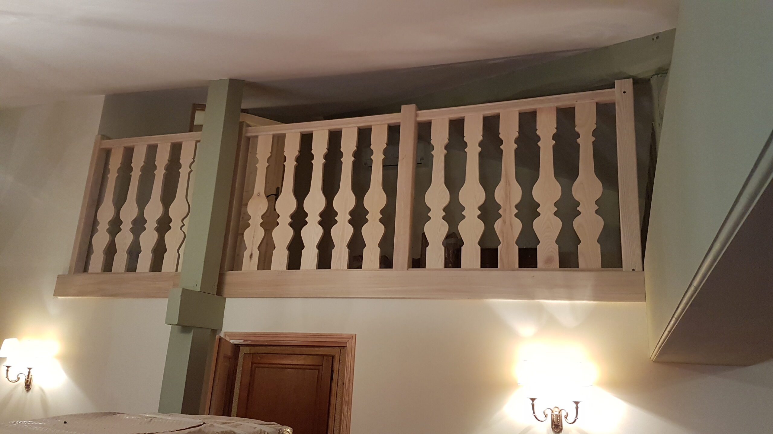 Garde-corps mezzanine bois clair sur mesure Toulouse