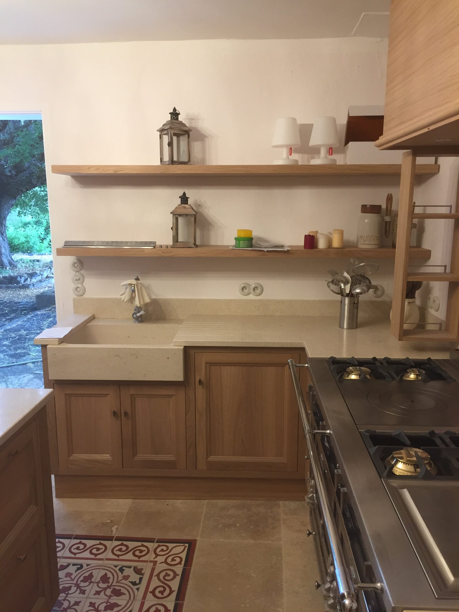 Cuisine contemporaine bois clair îlot central sur mesure Toulouse