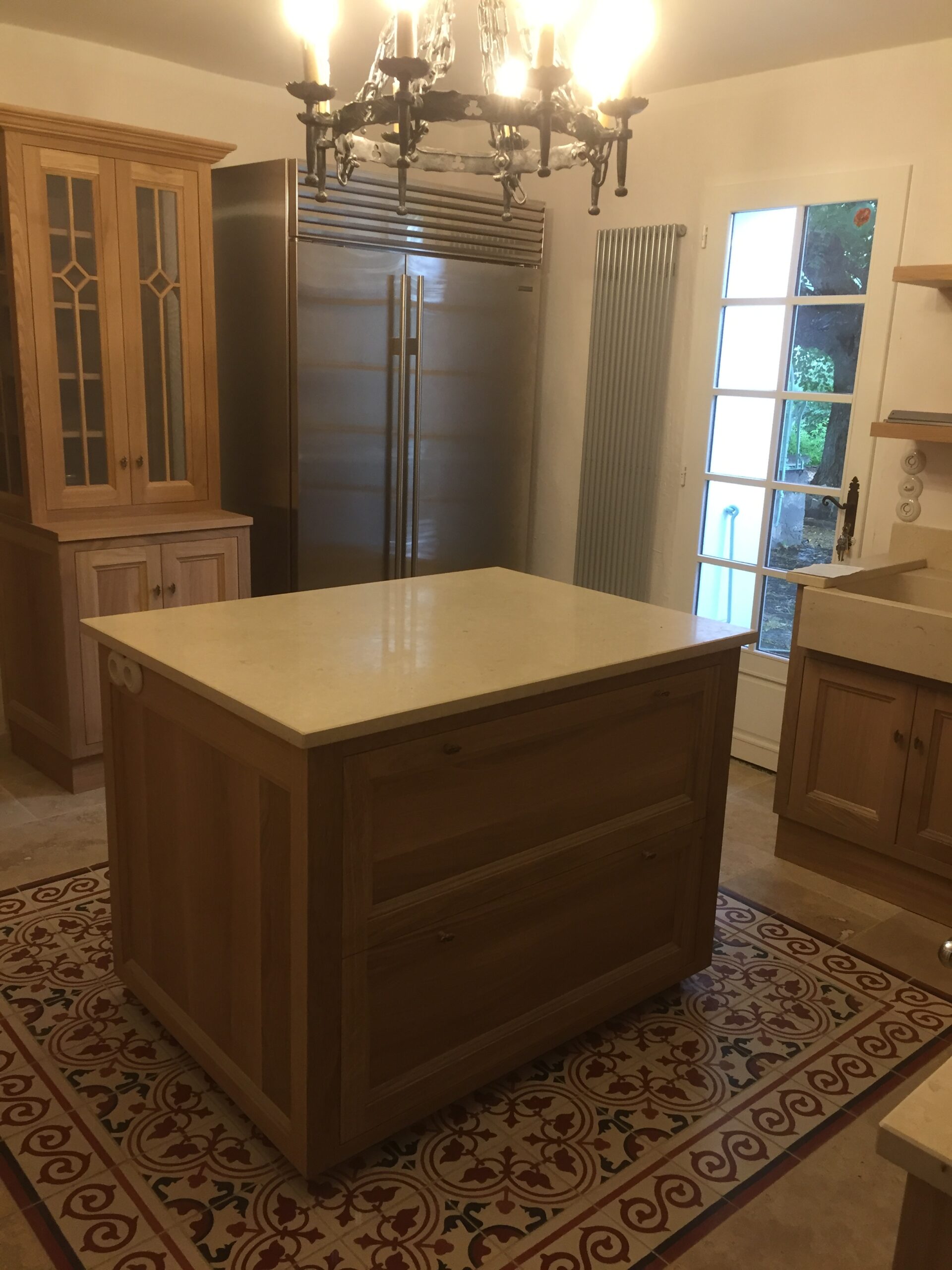 Cuisine bois massif îlot central sur mesure Toulouse