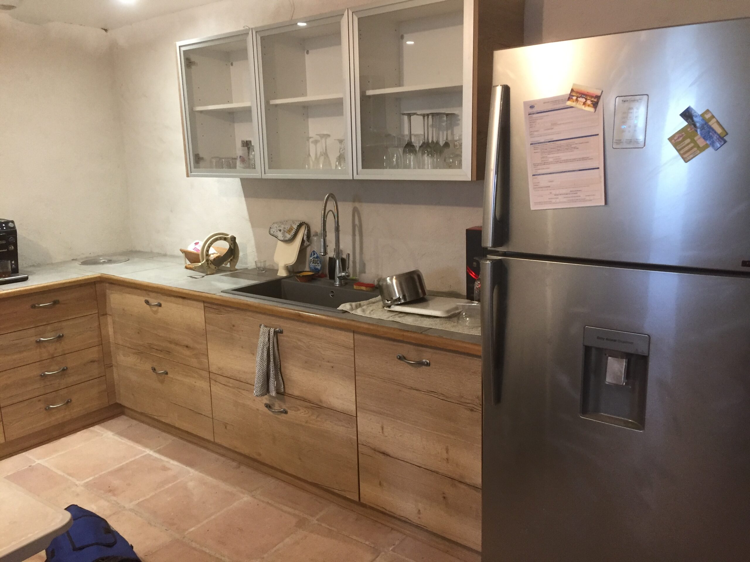 Cuisine contemporaine bois massif rangements Toulouse