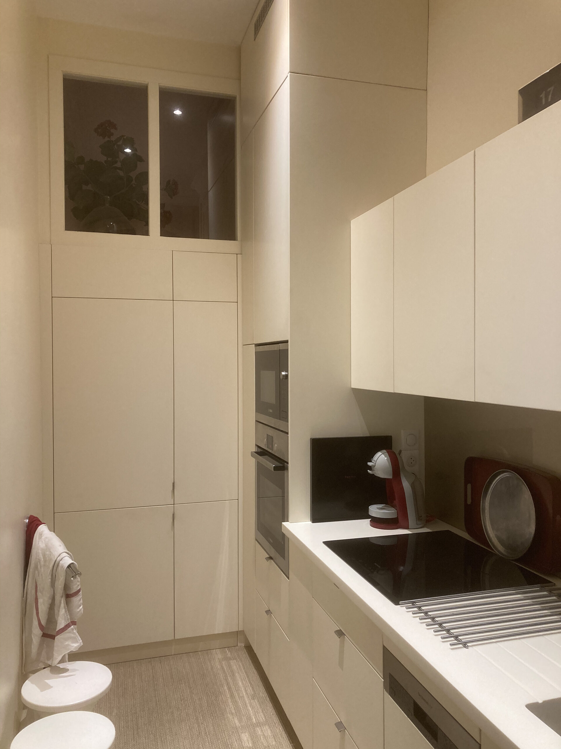 Cuisine équipée blanc cassé électroménager intégré Toulouse