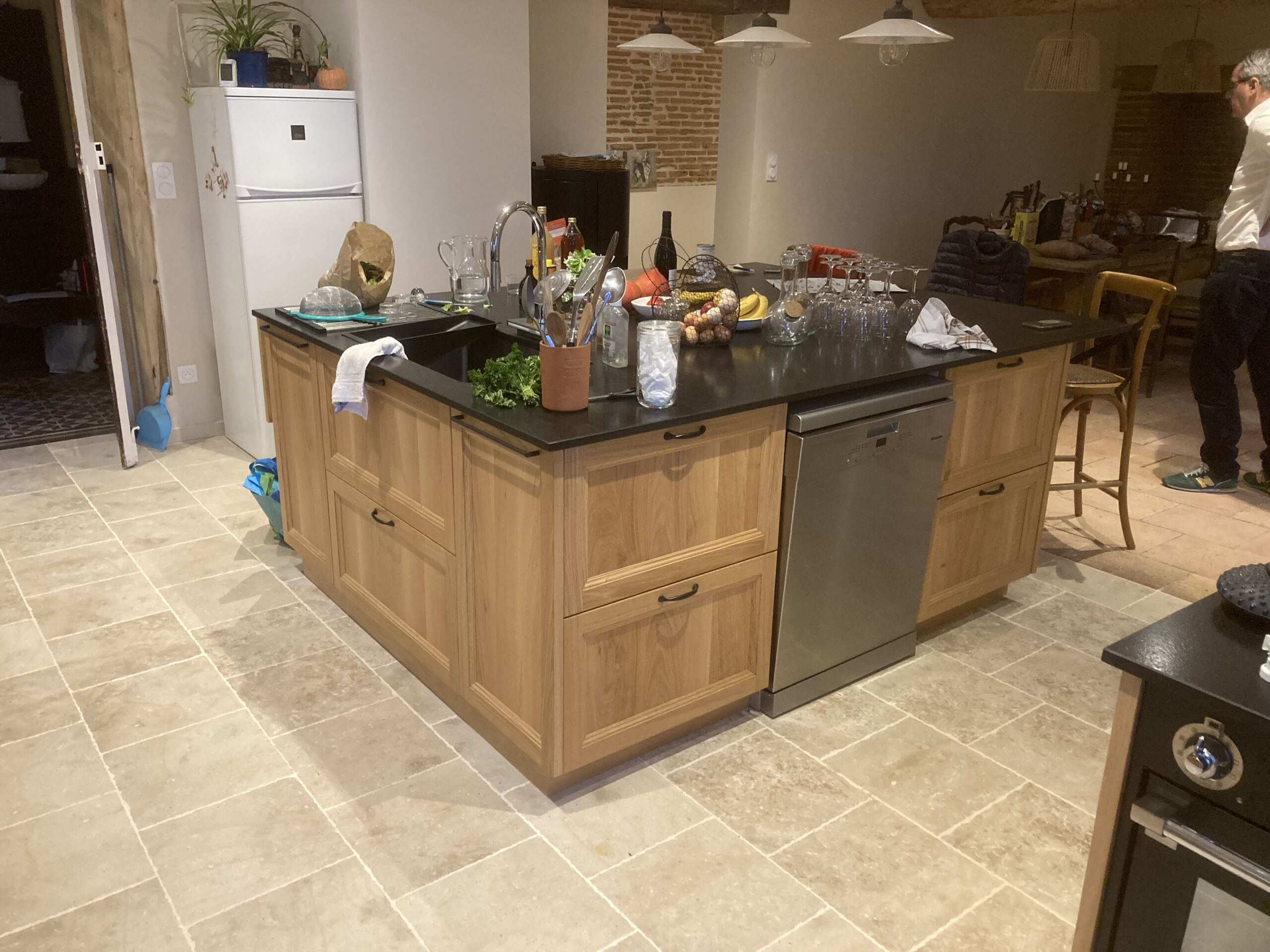 Îlot central cuisine bois massif sur mesure noir Toulouse