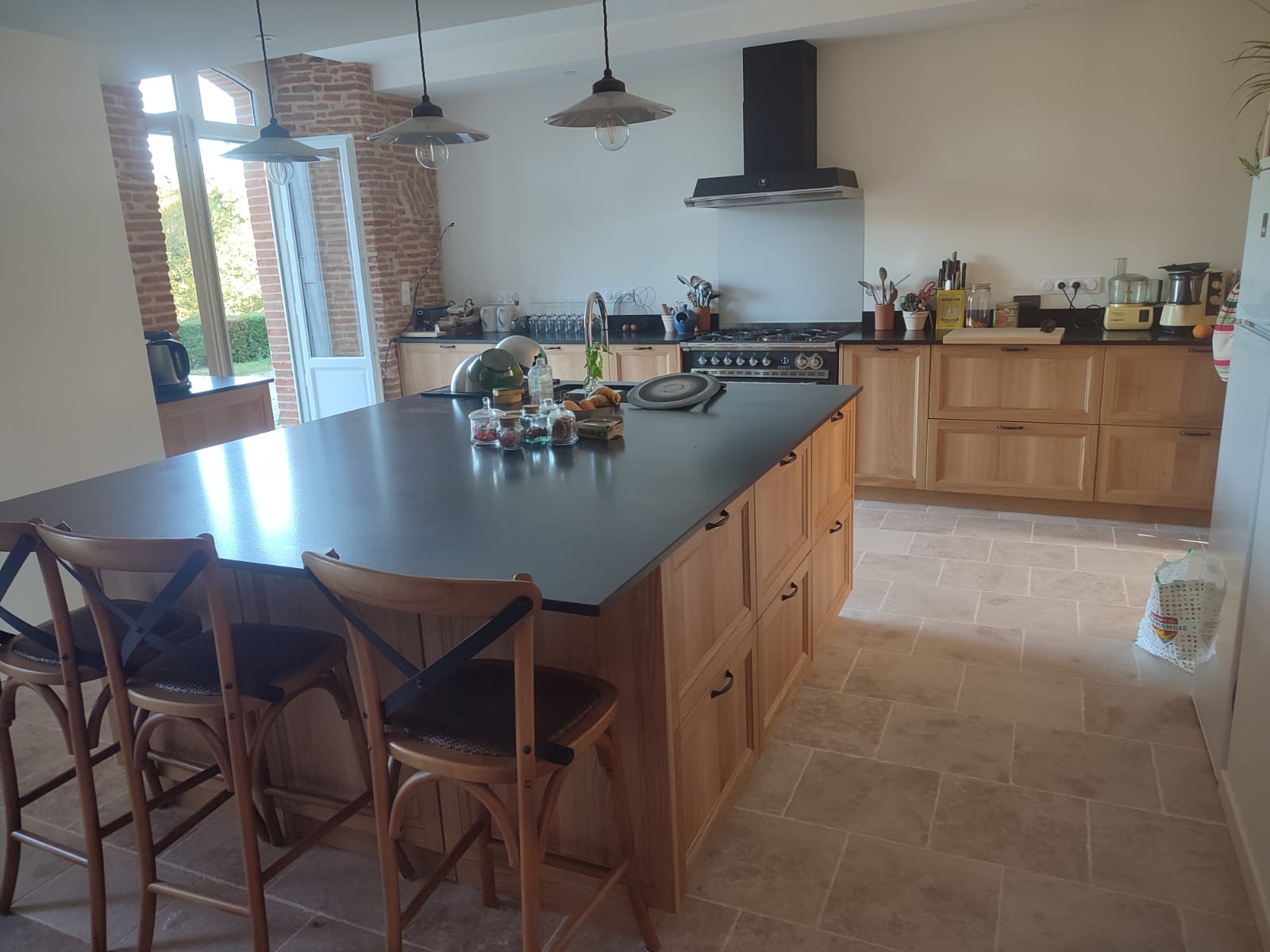 Îlot central cuisine bois massif plan noir Toulouse