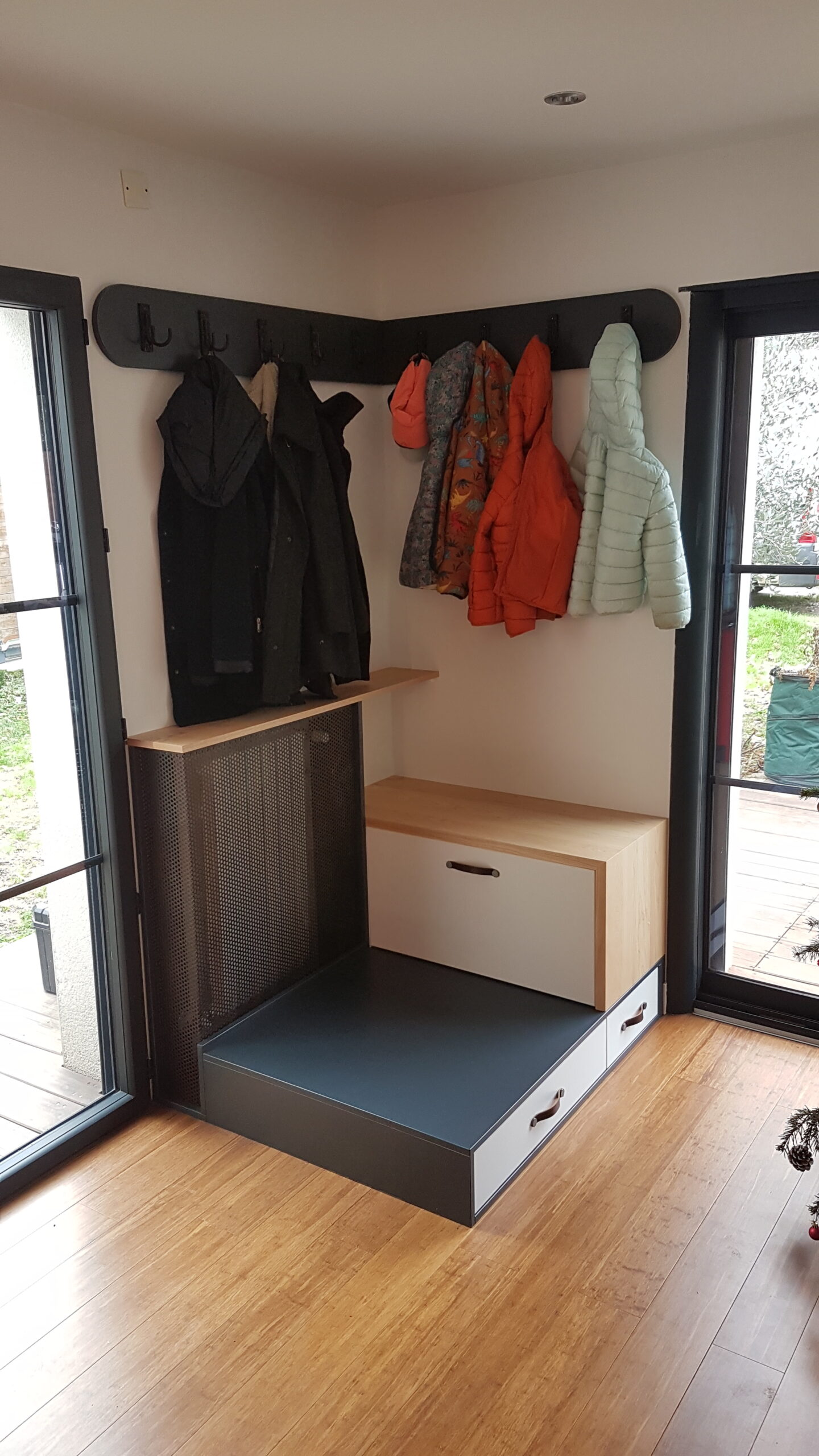 Meuble d&rsquo;entrée contemporain banc intégré Toulouse