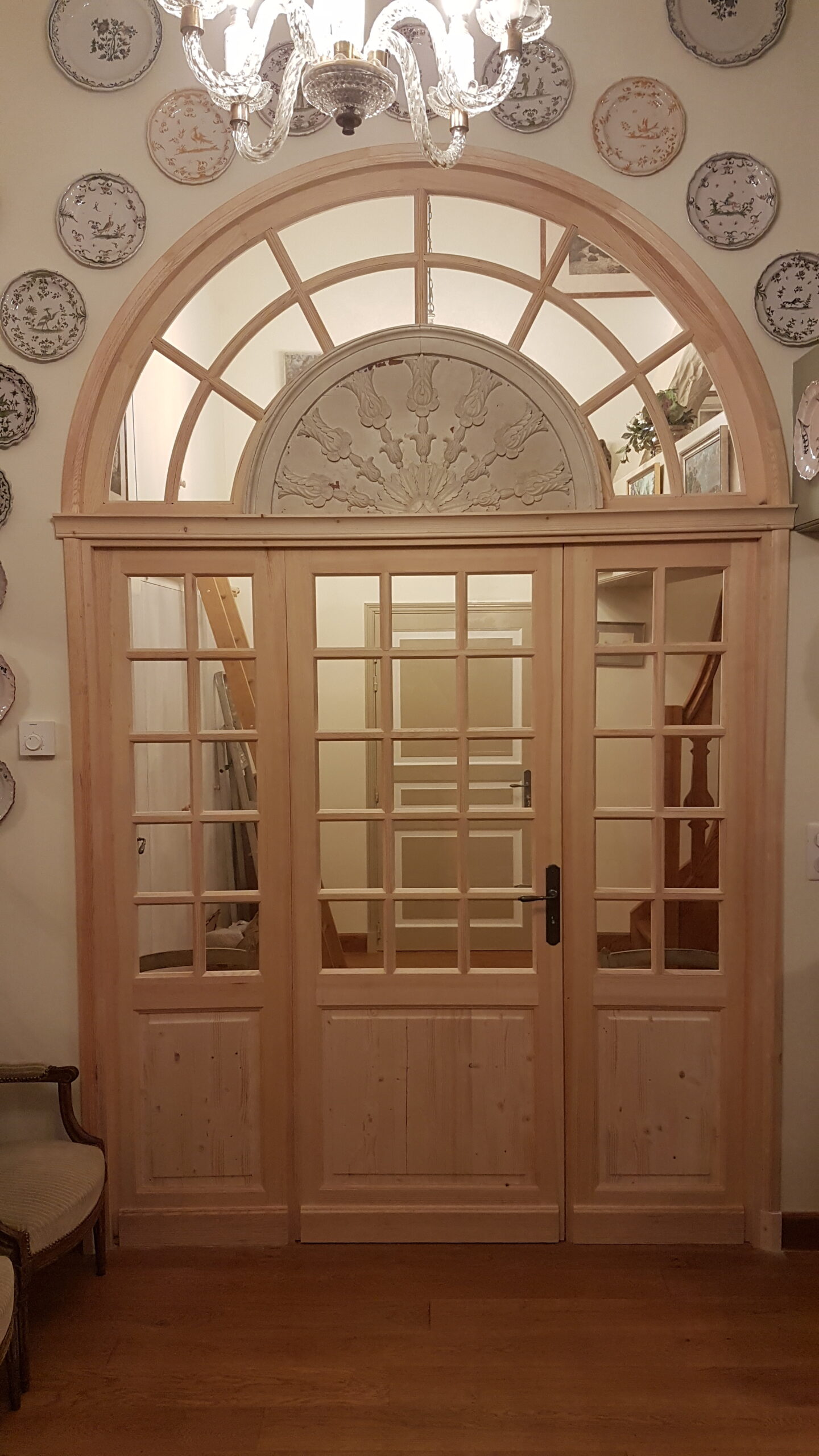 Porte contemporaine bois massif arc en plein cintre Toulouse