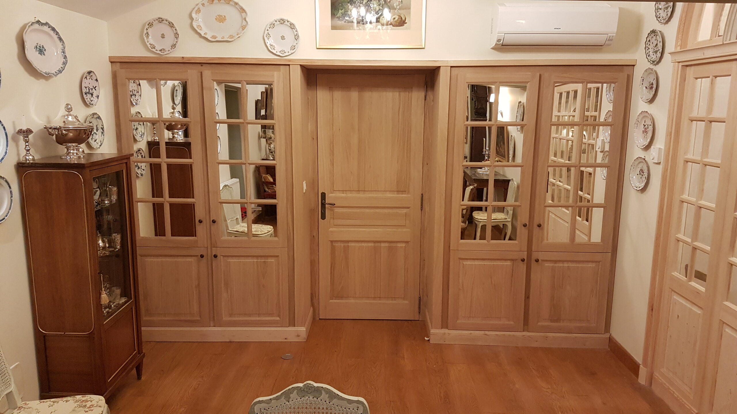 Porte contemporaine bois rangements intégrés Toulouse