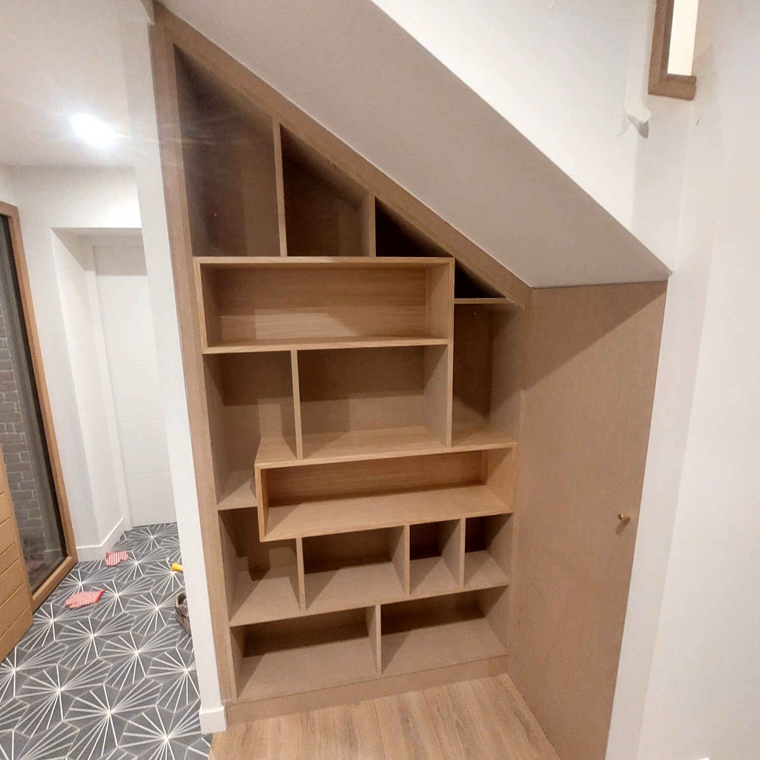 Rangement sous escalier bois clair sur mesure Toulouse